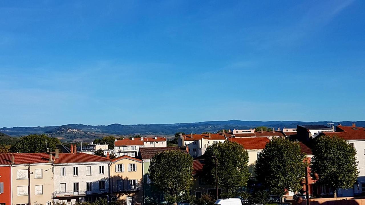 Appartement F2 Centre-Ville Issoire Avec Jolie Vue Esterno foto