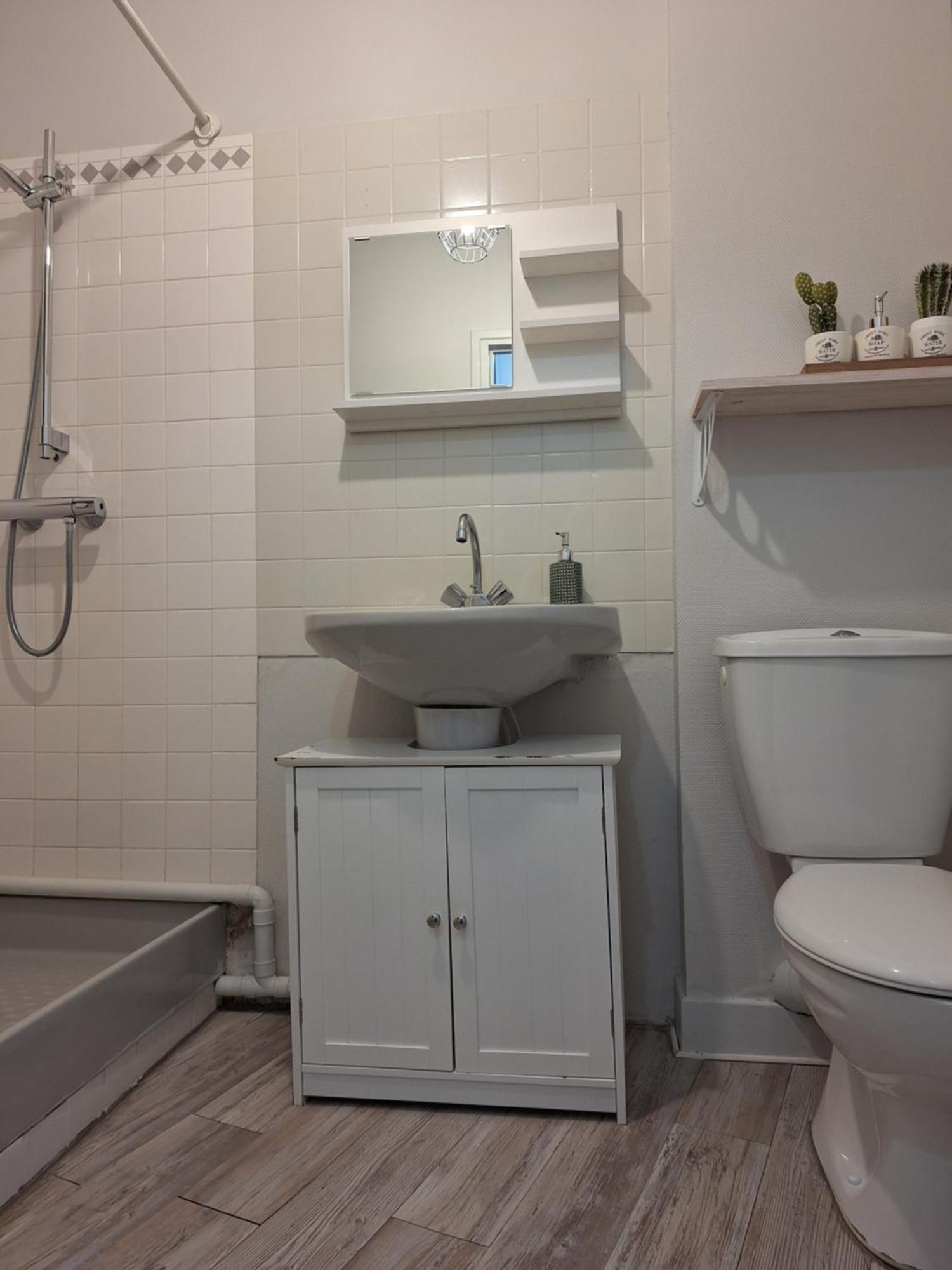 Appartement F2 Centre-Ville Issoire Avec Jolie Vue Esterno foto