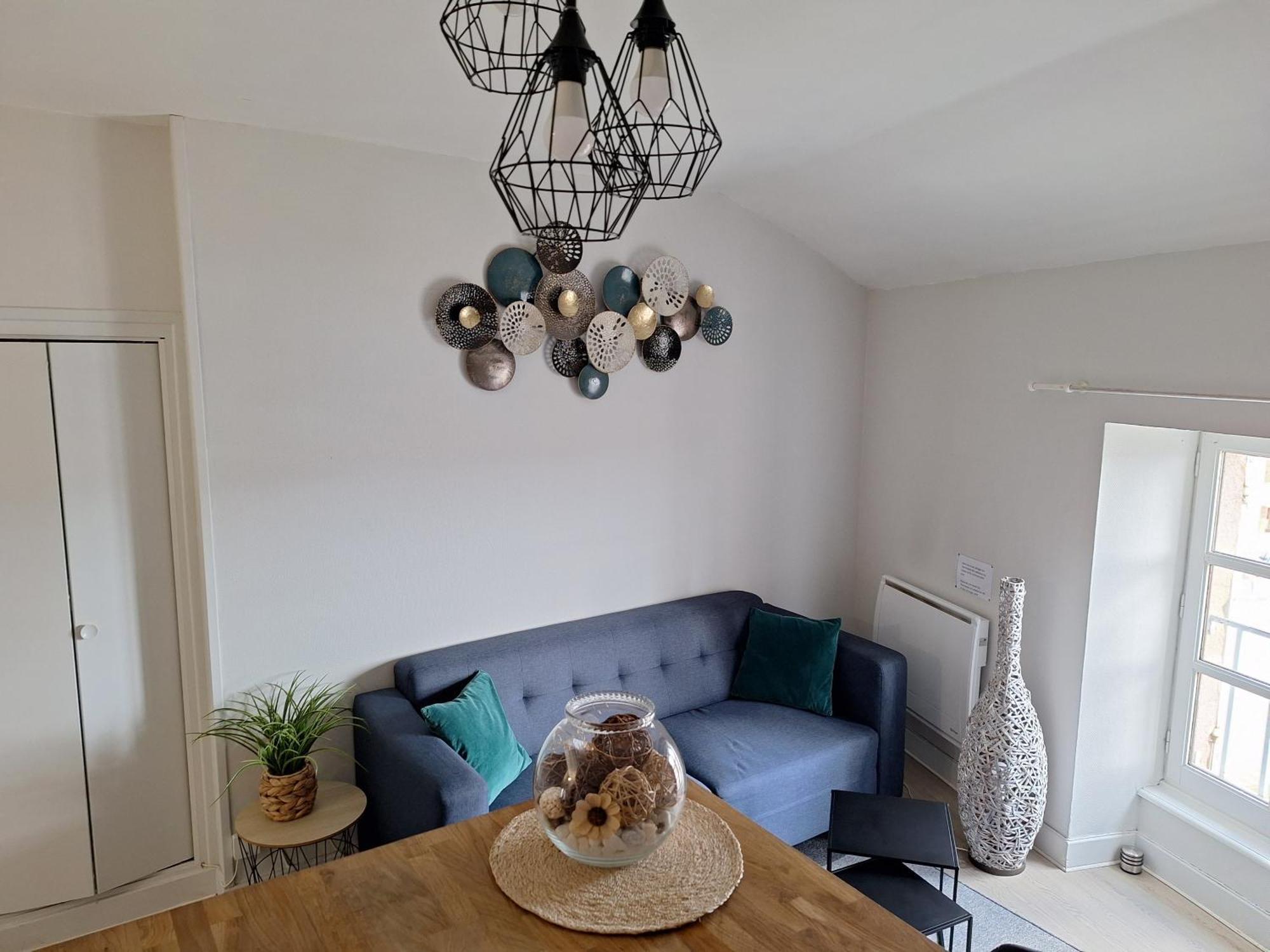 Appartement F2 Centre-Ville Issoire Avec Jolie Vue Esterno foto