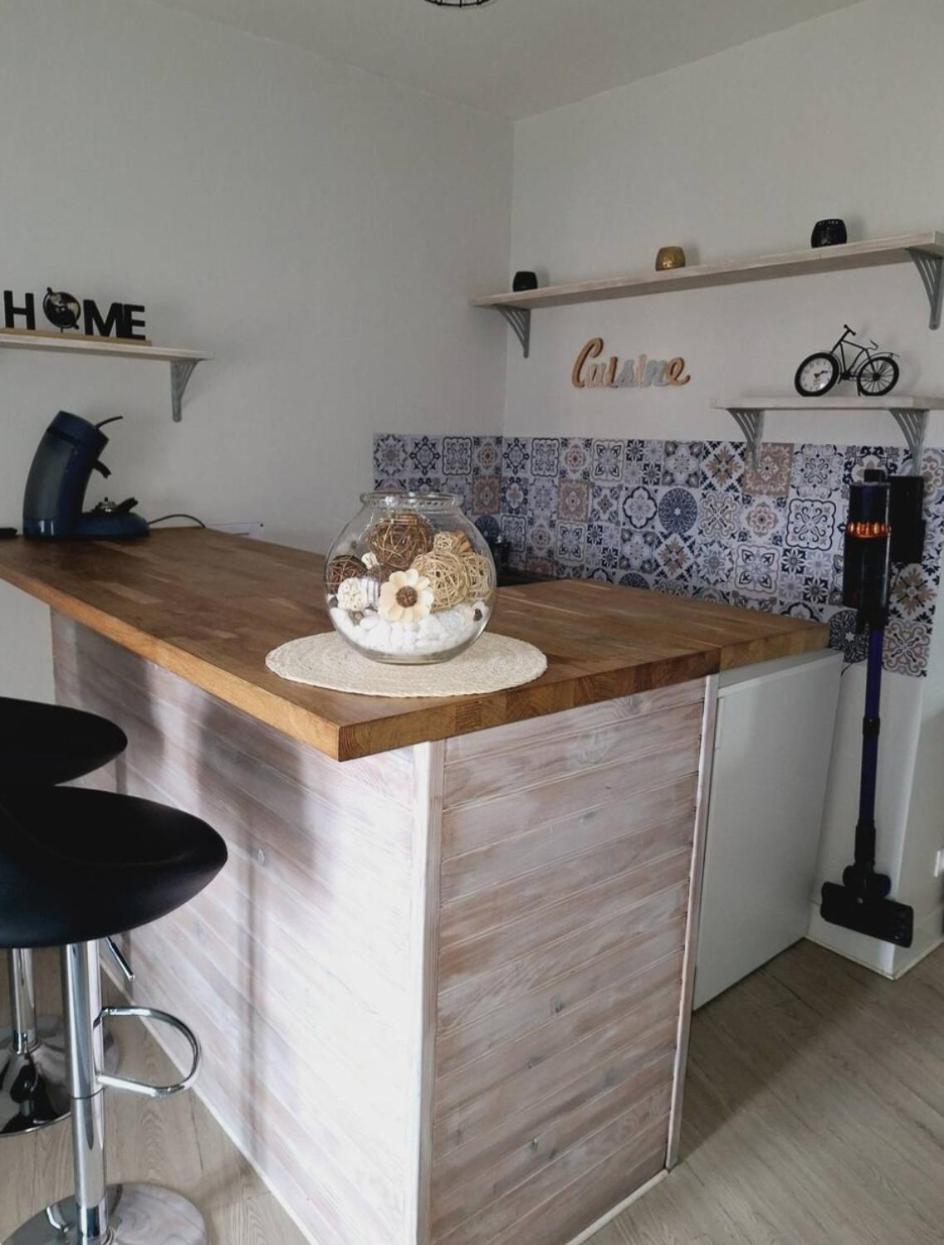 Appartement F2 Centre-Ville Issoire Avec Jolie Vue Esterno foto